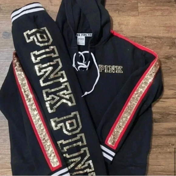 PINK VS 2017 FASHION SHOW BLING ROSES
HOODIE AND JOGGERS SET L - Picture 8 of 9